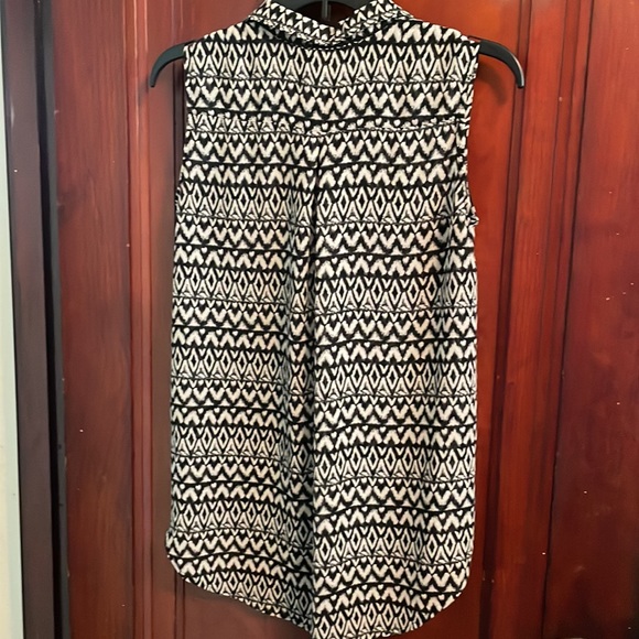 Preloved H&M sleeveless Black and white print top - Picture 4 of 6